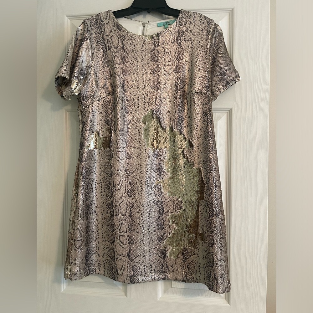 Karlie Sequin Snake Shift Dress size Large